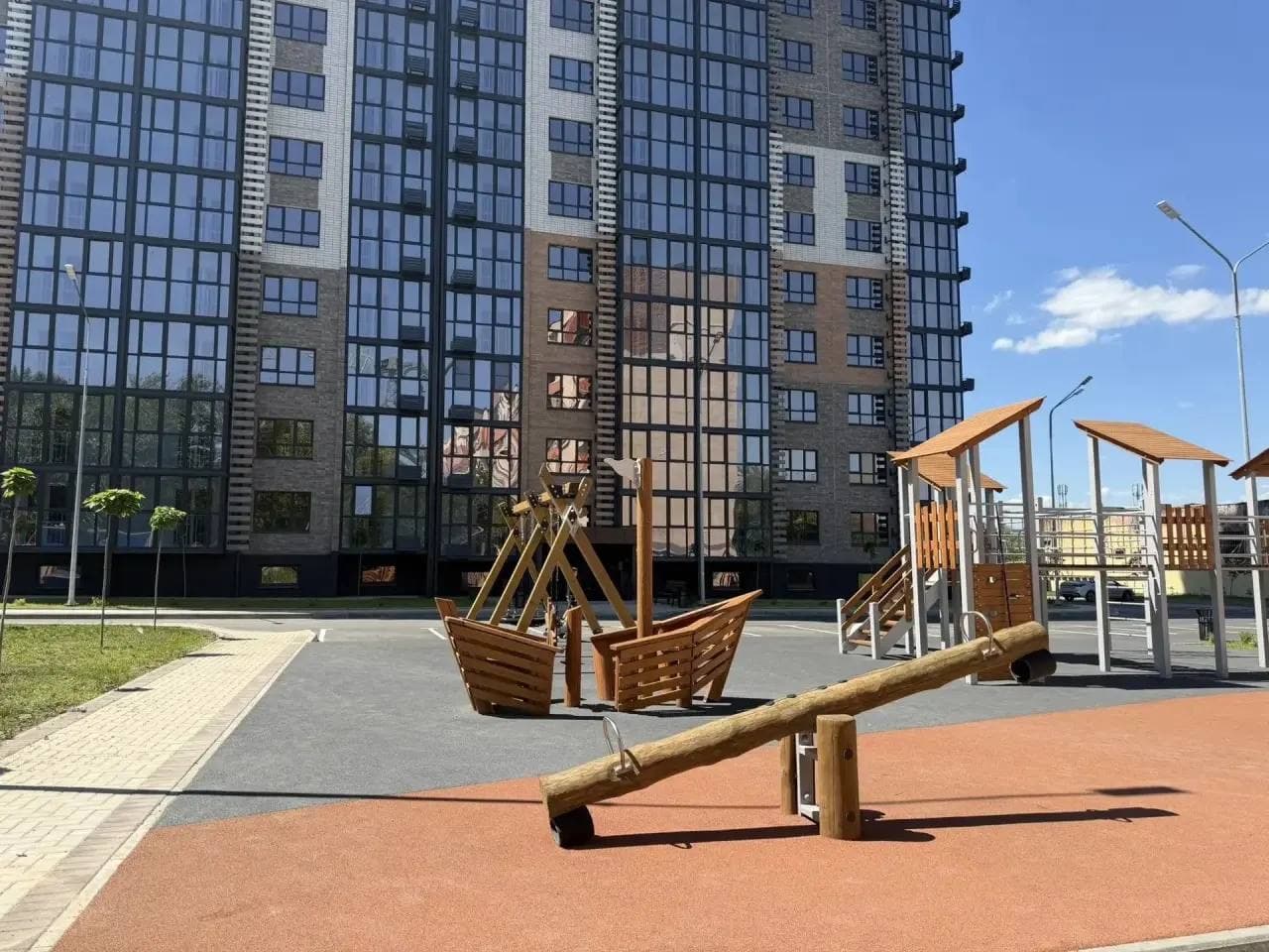 Детская площадка во дворе